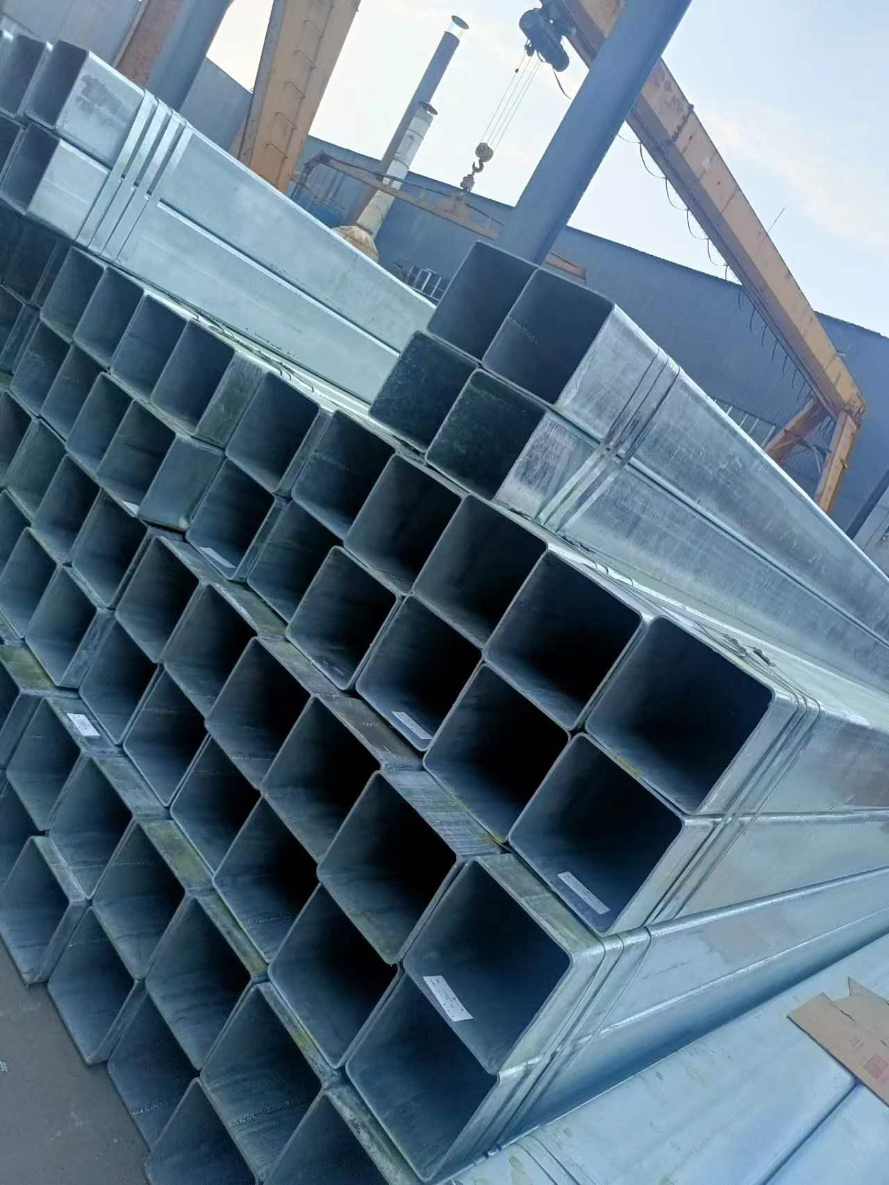 Böyük Diametrli Sinklənmiş Kvadrat Boru